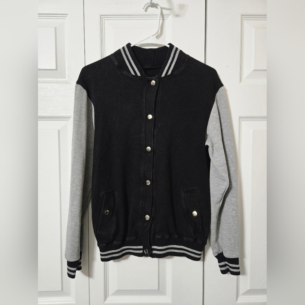 Black & Gray Snap Closed Letterman Style Sweatshirt/Jacket with Pockets, Small